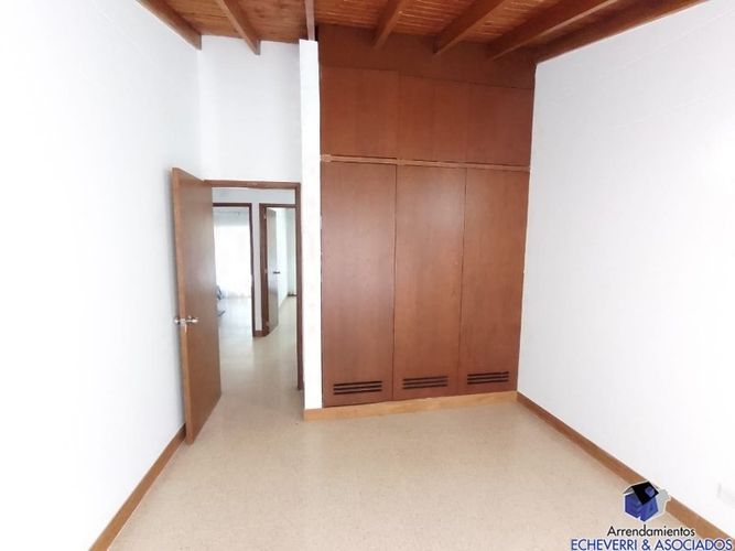 Casa de 3 alcobas en venta en Loma Del Chocho, Envigado, 216 m² · foto 16 de 16