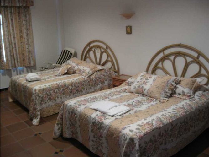 Casa de 6 alcobas en arriendo en Girardot, Girardot, 740 m² · foto 10 de 12