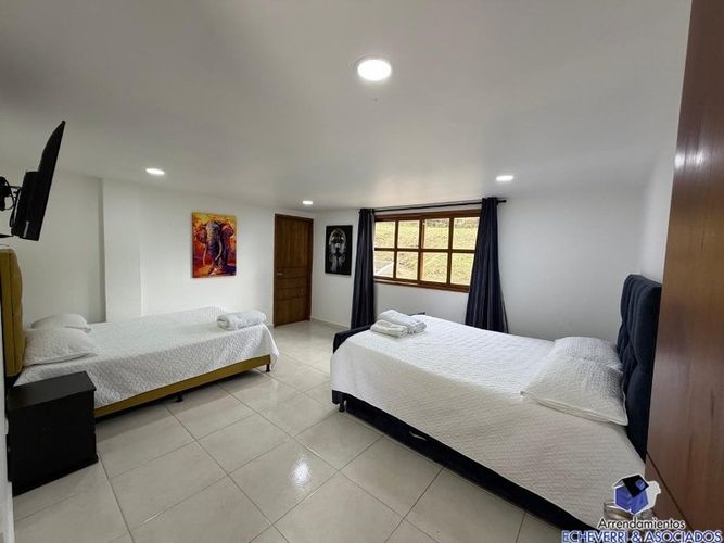 Casa de 4 alcobas en arriendo en La Mina, Envigado, 200 m² · foto 2 de 24