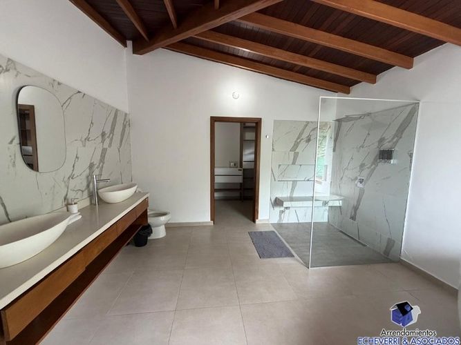 Casa de 4 alcobas en arriendo en La Mina, Envigado, 200 m² · foto 21 de 24