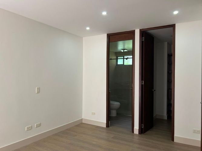 Apartamento de 3 alcobas en arriendo en Loma Del Esmeraldal, Envigado, 140 m² · foto 10 de 21