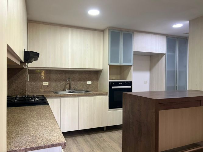 Apartamento de 3 alcobas en arriendo en Loma Del Esmeraldal, Envigado, 140 m² · foto 4 de 21