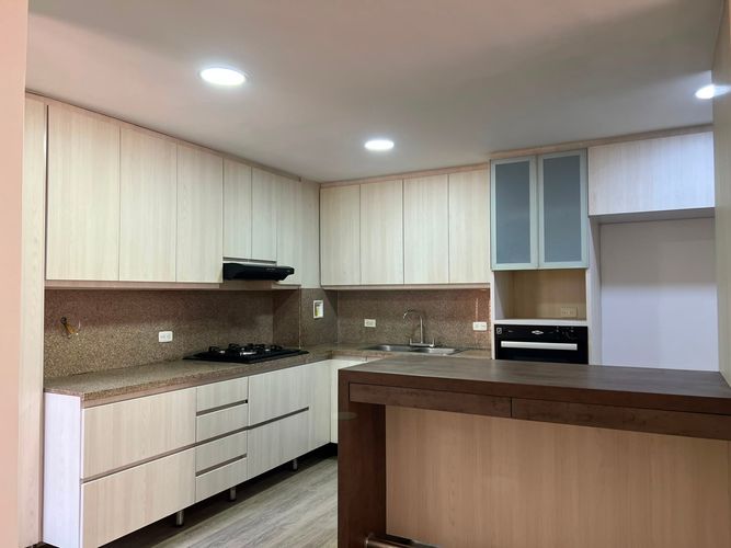 Apartamento de 3 alcobas en arriendo en Loma Del Esmeraldal, Envigado, 140 m² · foto 3 de 21