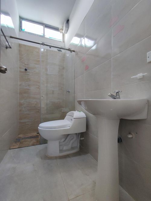 Casa de 5 alcobas en venta en California, Los Patios, 300 m² · foto 12 de 24