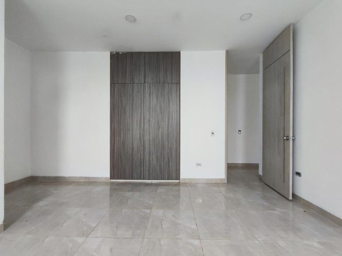 Casa de 5 alcobas en venta en California, Los Patios, 300 m² · foto 13 de 24