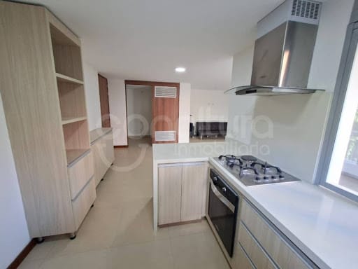 Apartamento de 3 alcobas en arriendo en Loma De Las Brujas, Envigado, 95 m² · foto 2 de 17