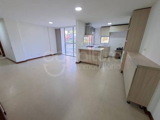 Apartamento de 3 alcobas en arriendo en Loma De Las Brujas, Envigado, 95 m² · foto 4 de 17