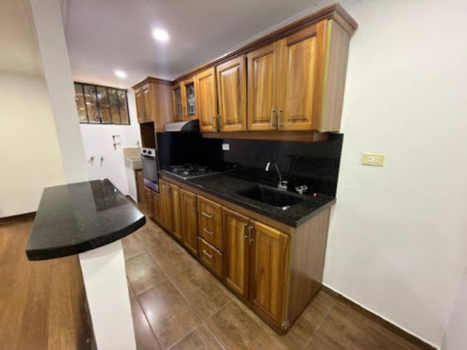 Apartamento de 3 alcobas en arriendo en Loma De Los Bernal, Medellín, 77 m² · foto 3 de 18