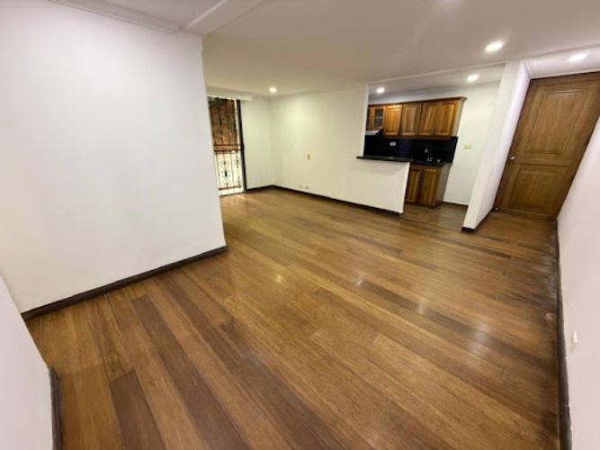 Apartamento de 3 alcobas en arriendo en Loma De Los Bernal, Medellín, 77 m² · foto 4 de 18