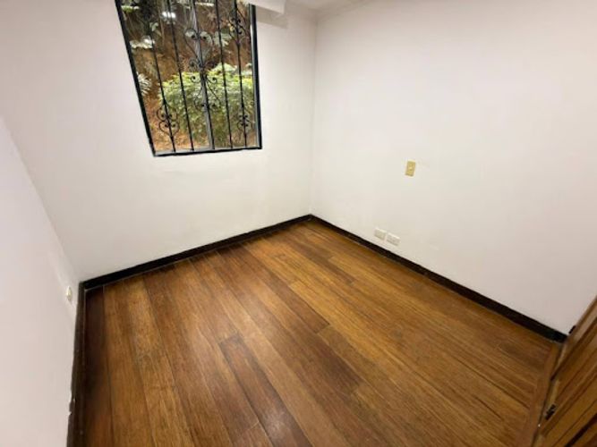 Apartamento de 3 alcobas en arriendo en Loma De Los Bernal, Medellín, 77 m² · foto 9 de 18