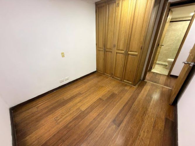 Apartamento de 3 alcobas en arriendo en Loma De Los Bernal, Medellín, 77 m² · foto 10 de 18
