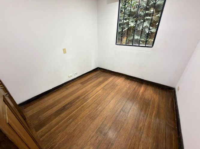 Apartamento de 3 alcobas en arriendo en Loma De Los Bernal, Medellín, 77 m² · foto 11 de 18
