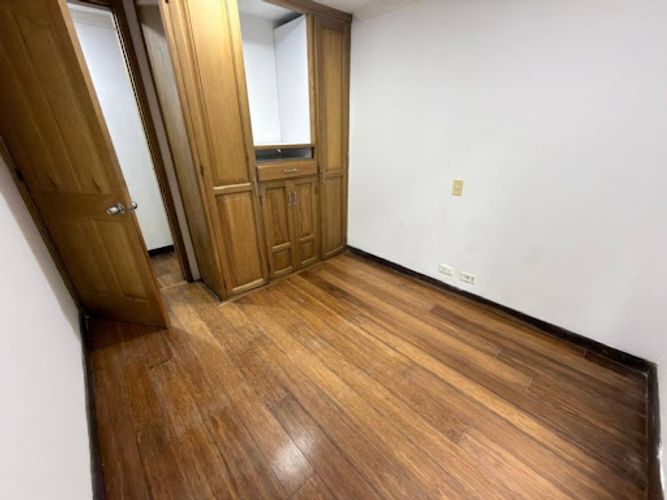 Apartamento de 3 alcobas en arriendo en Loma De Los Bernal, Medellín, 77 m² · foto 12 de 18