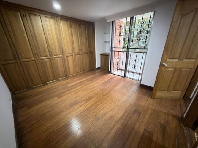 Apartamento de 3 alcobas en arriendo en Loma De Los Bernal, Medellín, 77 m² · foto 14 de 18