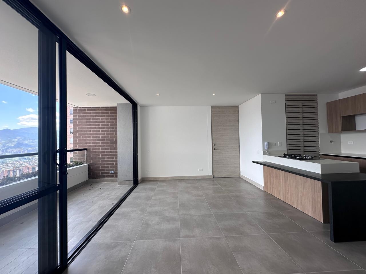 Apartamento en arriendo en El Poblado, Medellín · foto 2 de 18