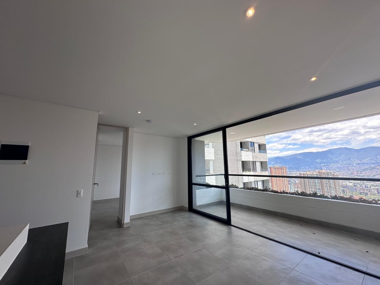 Apartamento en arriendo en El Poblado, Medellín · foto 3 de 18