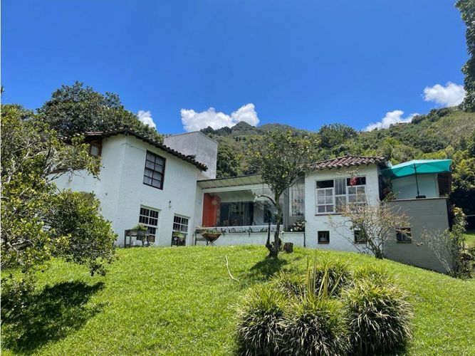 Casa de 3 alcobas en venta en Actividad Multiple, Copacabana · foto 2 de 19