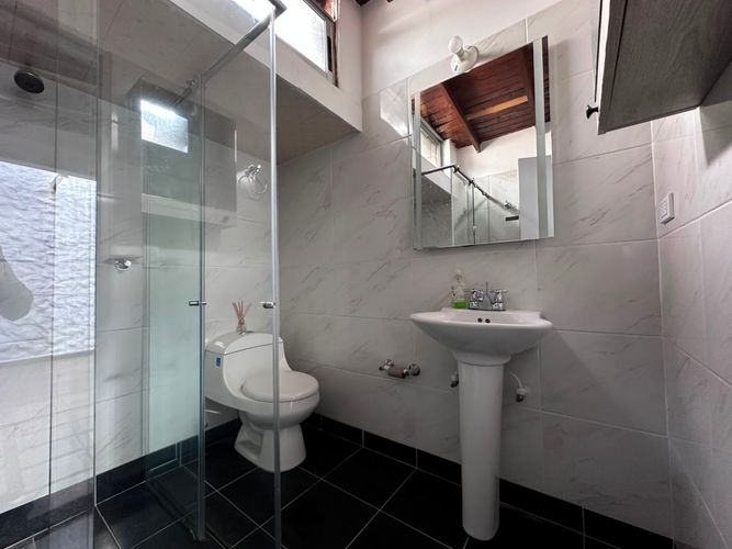 Apartamento de 2 alcobas en arriendo en El Poblado, Medellín, 179 m² · foto 13 de 19