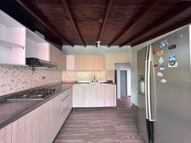 Apartamento de 2 alcobas en arriendo en El Poblado, Medellín, 179 m² · foto 3 de 19