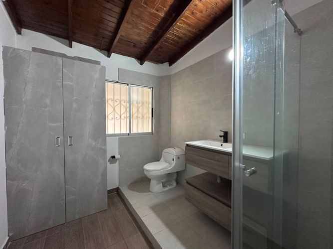 Apartamento de 2 alcobas en arriendo en El Poblado, Medellín, 179 m² · foto 14 de 19