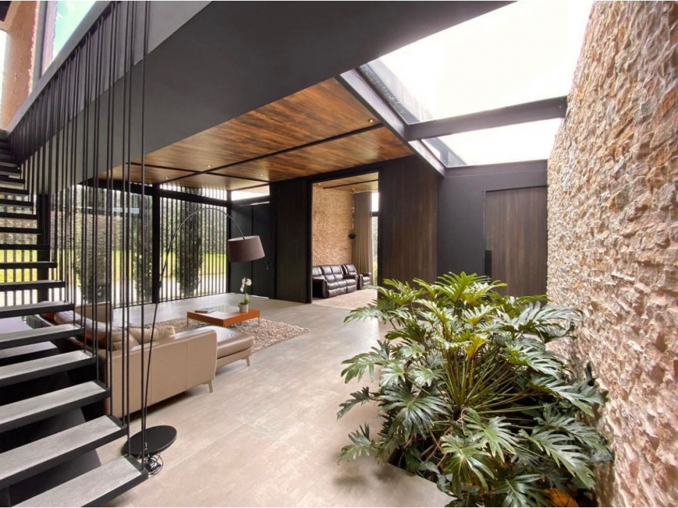 4BR House in El Poblado (1575 m²) for Sale - 4