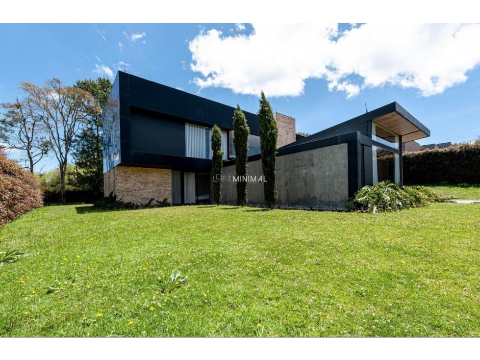 Casa de 4 alcobas en venta en El Poblado, Envigado, 1575 m² · foto 5 de 16