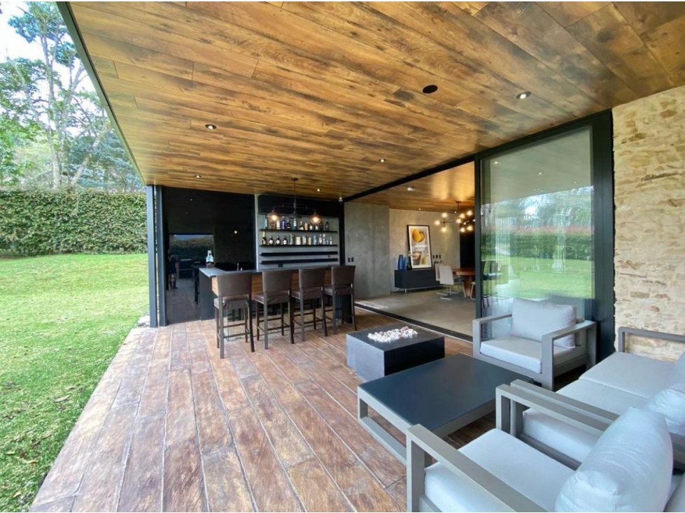 Casa de 4 alcobas en venta en El Poblado, Envigado, 1575 m² · foto 10 de 16