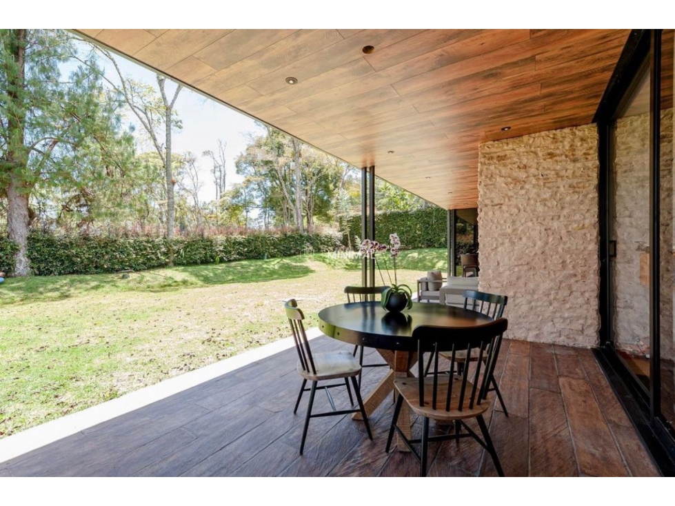 Casa de 4 alcobas en venta en El Poblado, Envigado, 1575 m² · foto 13 de 16