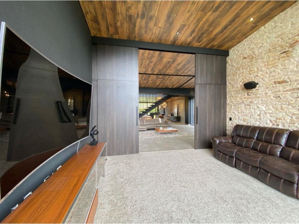 Casa de 4 alcobas en venta en El Poblado, Envigado, 1575 m² · foto 15 de 16