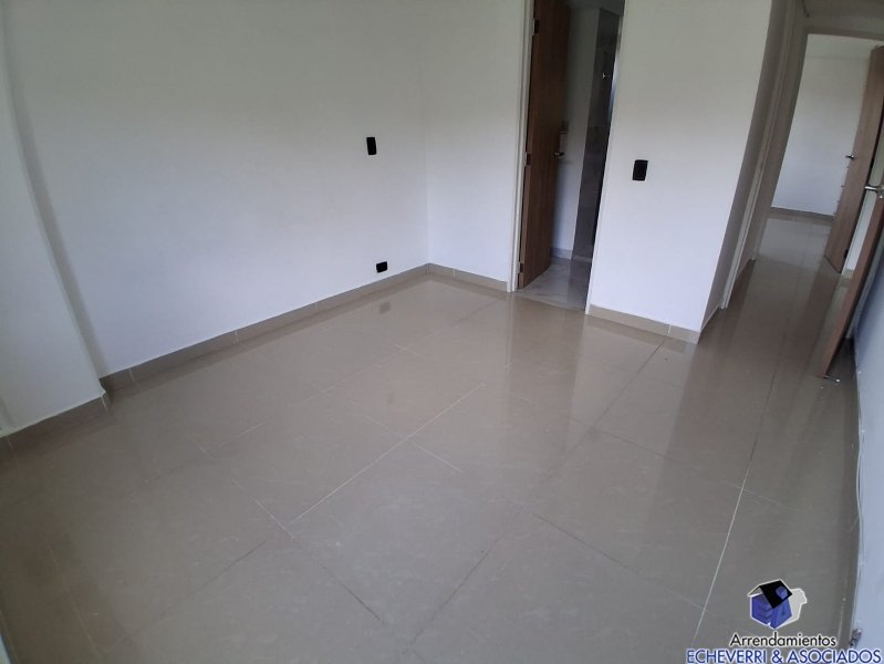 Apartamento en arriendo en Loma Del Escobero, Envigado · foto 2 de 12