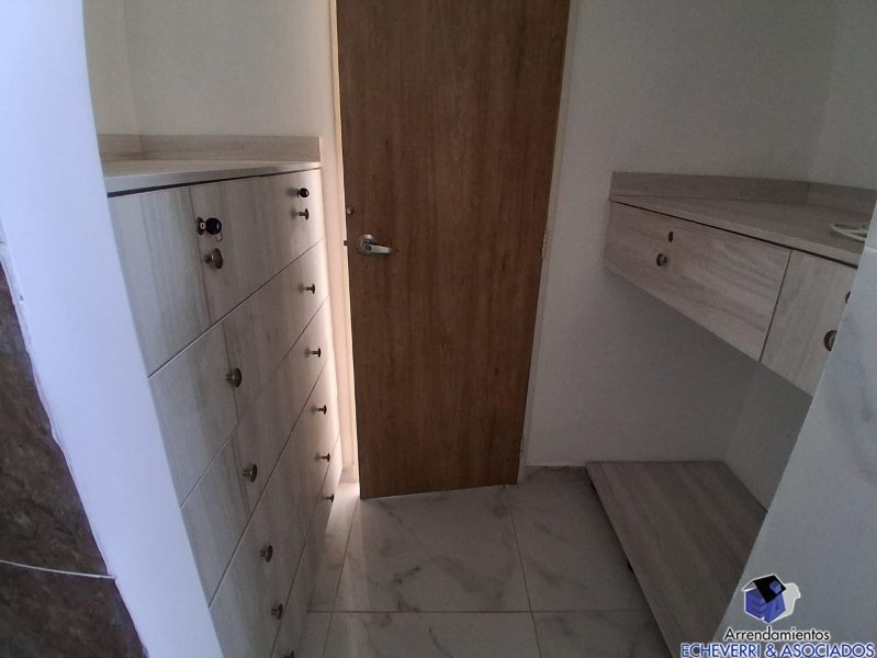 Apartamento en arriendo en Loma Del Escobero, Envigado · foto 3 de 12