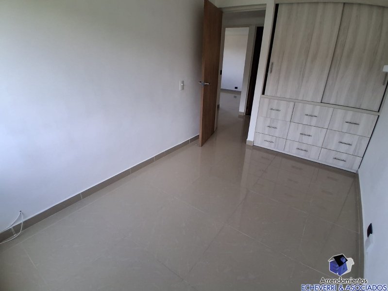 Apartamento en arriendo en Loma Del Escobero, Envigado · foto 8 de 12