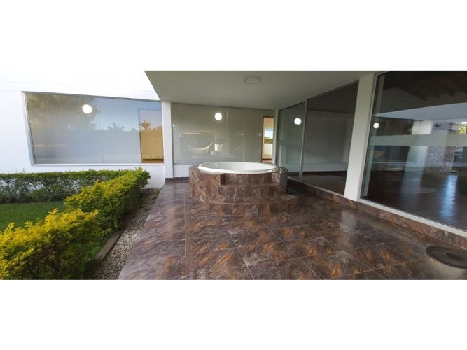 Casa de 4 alcobas en venta en Llano Grande, Rionegro, 350 m² · foto 3 de 24
