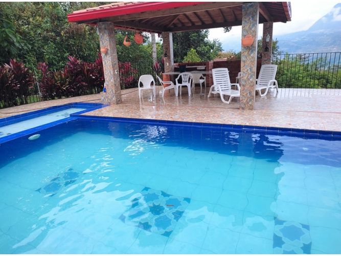 Finca en venta en La Candelaria, Medellín, 8000 m² · foto 3 de 22