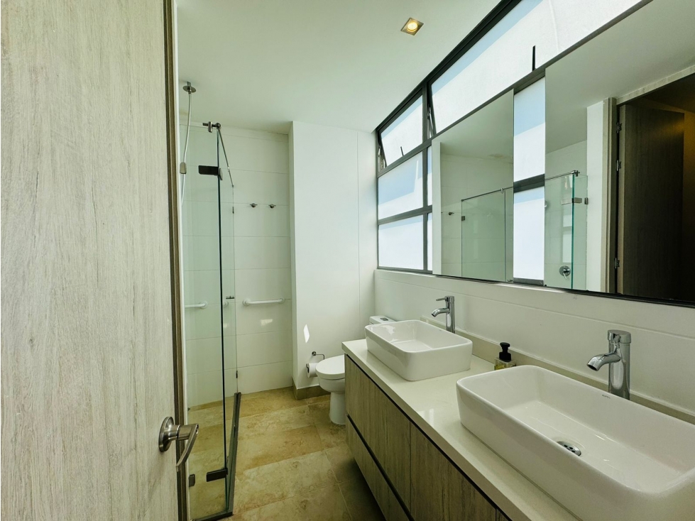 Apartamento en arriendo en El Poblado, Medellín · foto 18 de 24