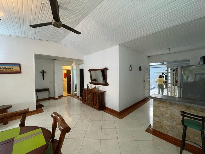Casa de 4 alcobas en venta en Las Palmas, Ricaurte, 240 m² · foto 4 de 16