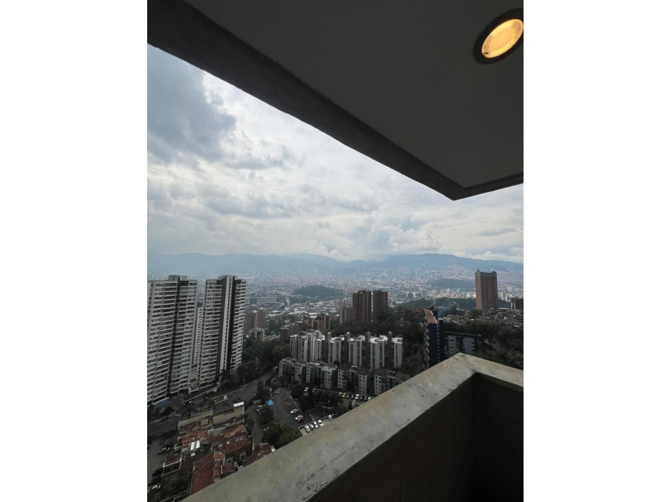 Apartamento en venta en Loma Del Indio, Medellín · foto 2 de 20