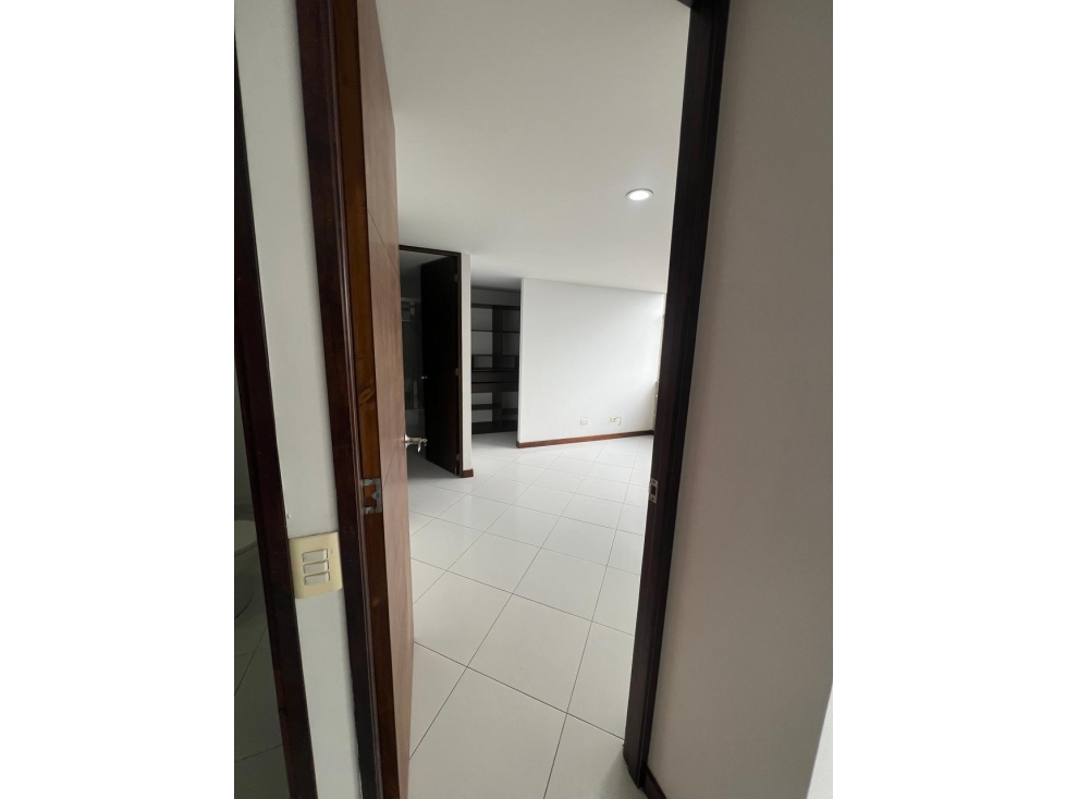 Apartamento en venta en Loma Del Indio, Medellín · foto 8 de 20