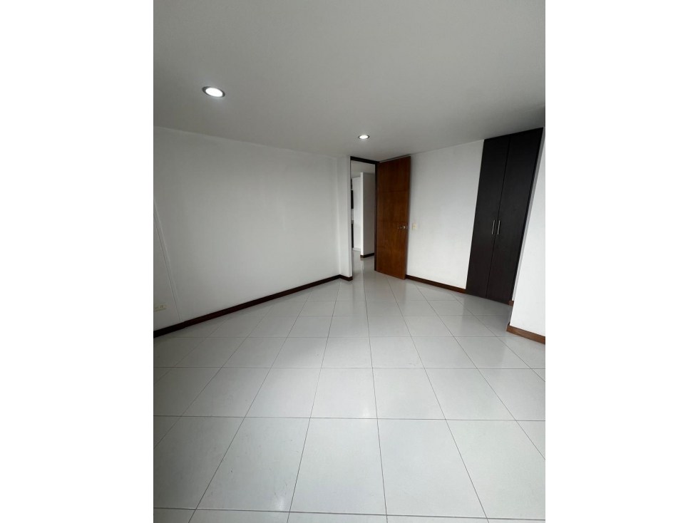 Apartamento en venta en Loma Del Indio, Medellín · foto 10 de 20