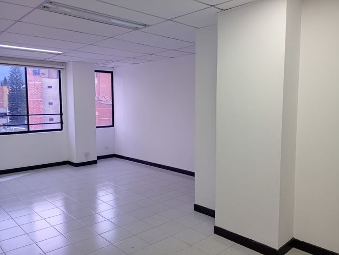 Oficina en arriendo en Laureles, Medellín, 39 m² · foto 5 de 8
