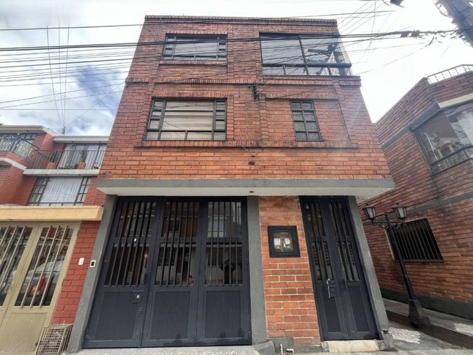 Casa en venta en Las Americas, Bogotá · foto 2 de 24