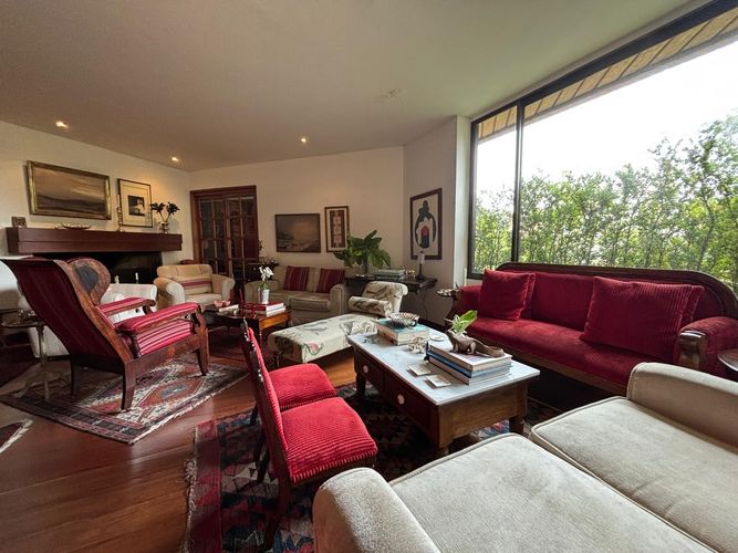 Apartamento de 3 alcobas en venta en Los Rosales, Bogotá, 251 m² · foto 2 de 23