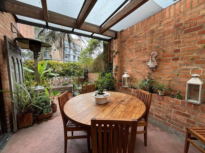 Apartamento de 3 alcobas en venta en Los Rosales, Bogotá, 251 m² · foto 17 de 23