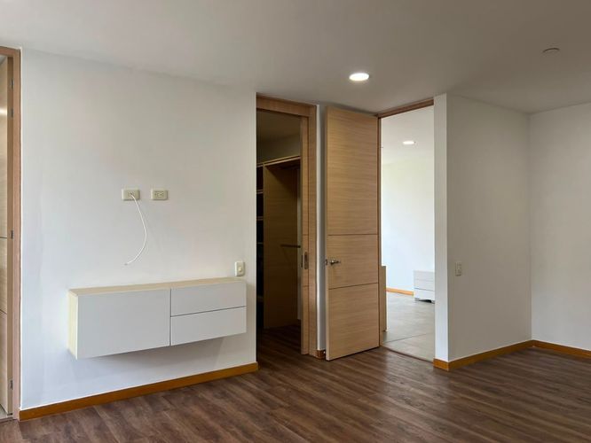 Apartamento de 3 alcobas en arriendo en Camino Verde, Envigado, 190 m² · foto 10 de 18