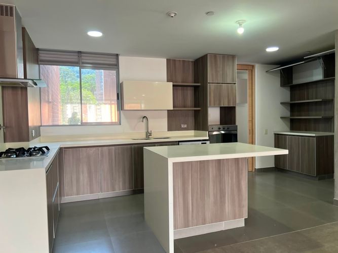 Apartamento de 3 alcobas en arriendo en Camino Verde, Envigado, 190 m² · foto 5 de 18