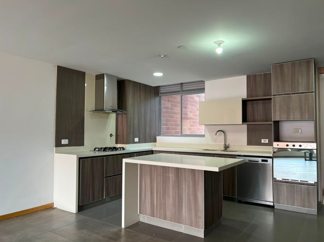 Apartamento de 3 alcobas en arriendo en Camino Verde, Envigado, 190 m² · foto 4 de 18