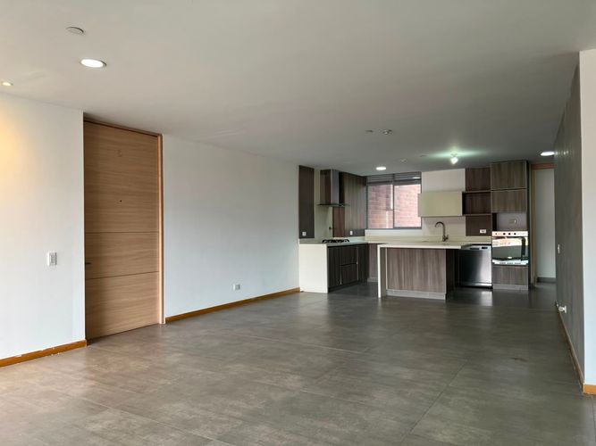 Apartamento de 3 alcobas en arriendo en Camino Verde, Envigado, 190 m² · foto 6 de 18