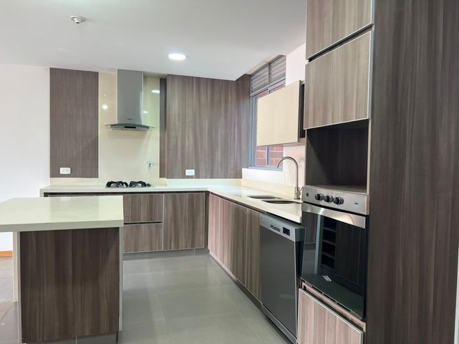 Apartamento de 3 alcobas en arriendo en Camino Verde, Envigado, 190 m² · foto 3 de 18