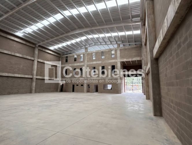 Bodega en arriendo en El Porvenir, Rionegro, 1051 m² · foto 3 de 16