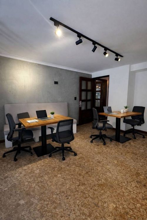 Oficina en arriendo en Florida Nueva, Medellín, 60 m² · foto 2 de 3